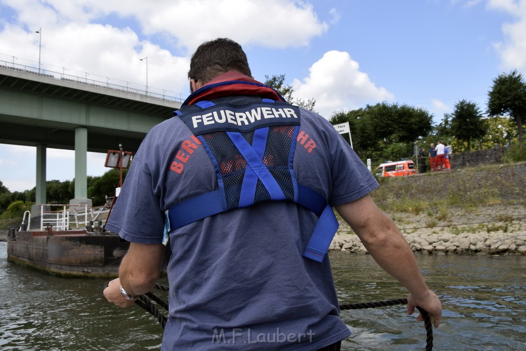 Uebung BF Taucher und Presse Koeln Zoobruecke Rhein P109.JPG - Miklos Laubert